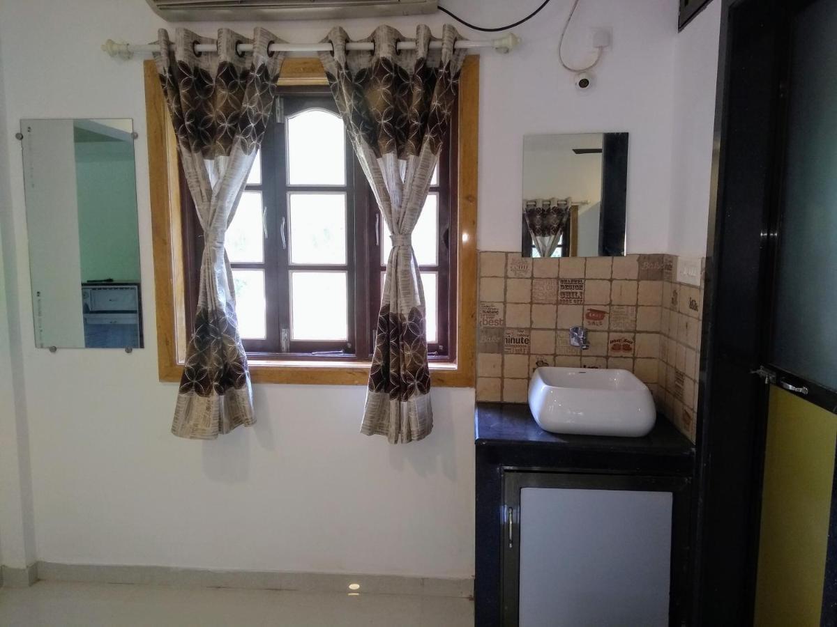 Dsk Studio Apartment, Siolim, Goa. Luaran gambar