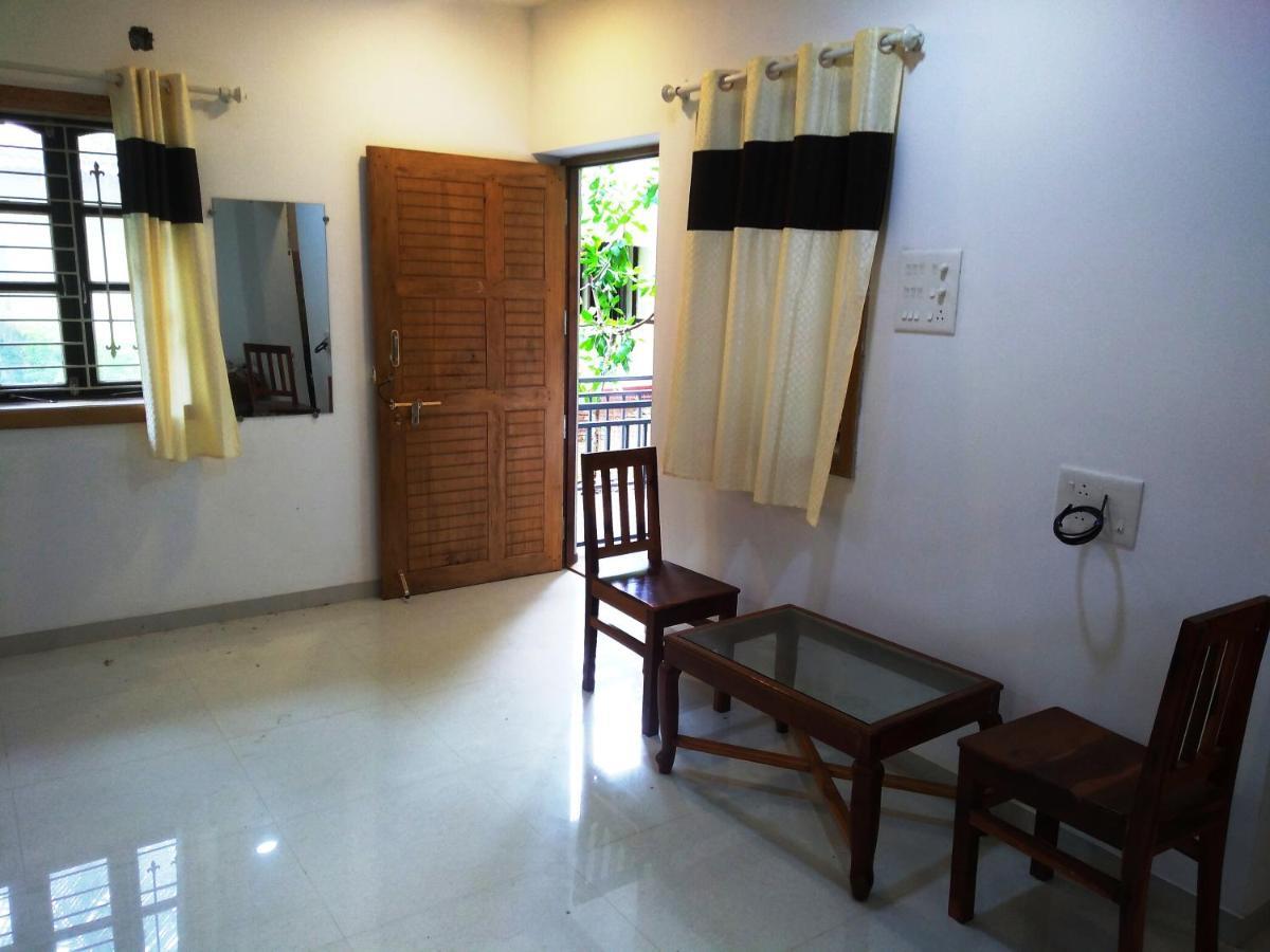 Dsk Studio Apartment, Siolim, Goa. Luaran gambar