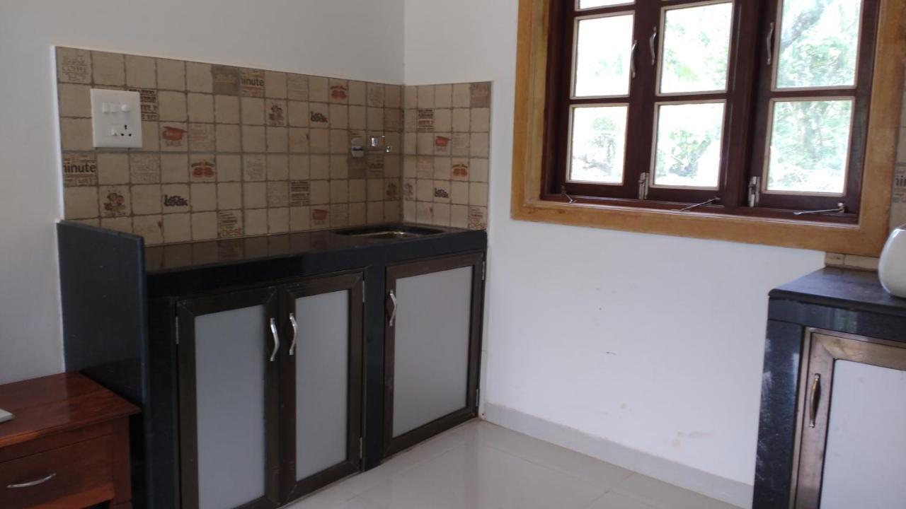 Dsk Studio Apartment, Siolim, Goa. Luaran gambar
